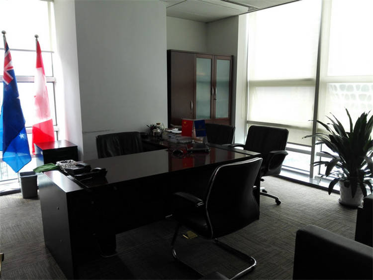 东城天润财富中心500平米办公室工位出租正对电梯